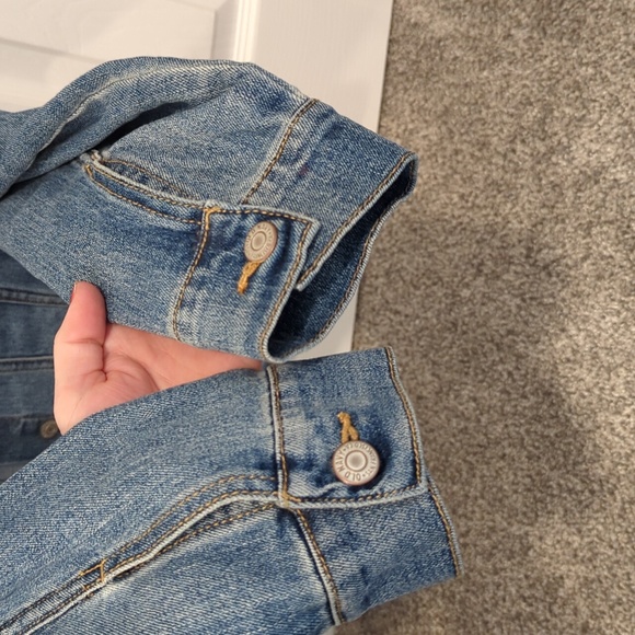 Women's Old Navy Jean Jacket - Picture 6 of 7